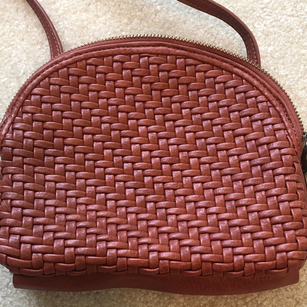 Woven look crossbody purse - Picture 2 of 7